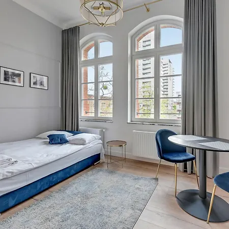 Waterlane Vintage & By Renters 3*