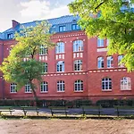 Ξενοδοχείο με διαμερίσματα Waterlane Vintage & By Renters 3*