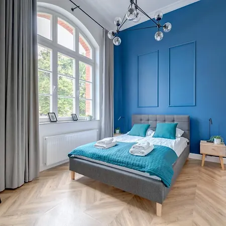 Waterlane Vintage & By Renters