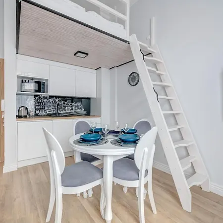 Waterlane Vintage & By Renters 公寓式酒店 4*