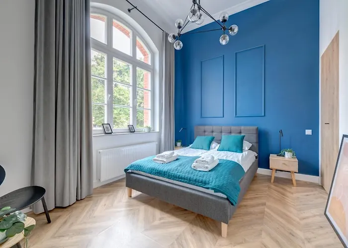 Waterlane Vintage & By Renters