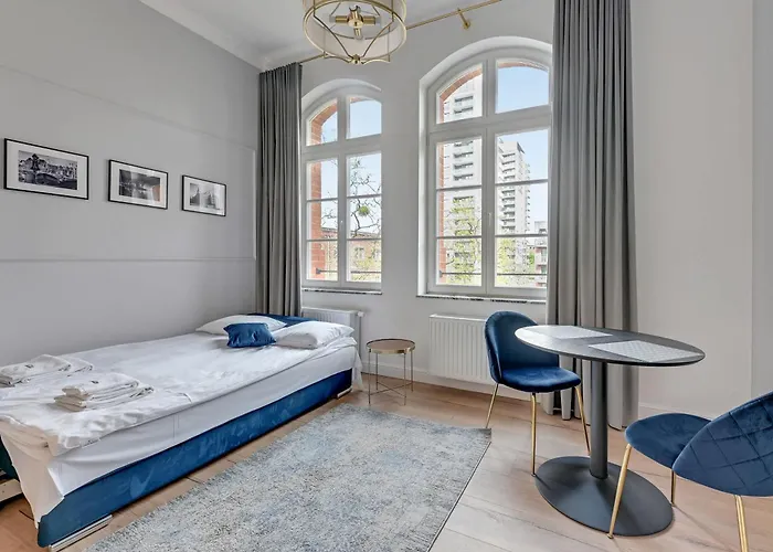 Waterlane Vintage & By Renters 4*