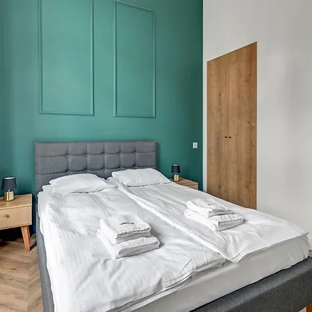 Waterlane Vintage & By Renters 3*